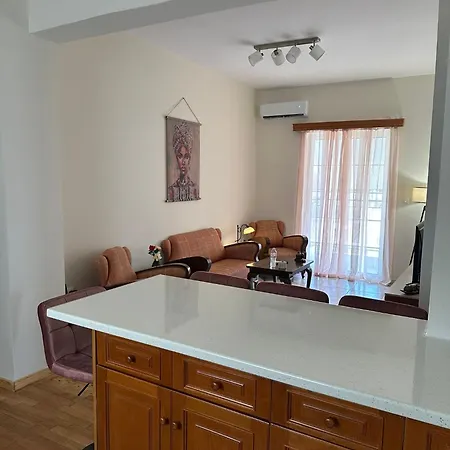 Eliasnest λητώ Leto - άνετο 4 ατόμων με 2 υπνοδωμάτια και 2 μπάνια στο κέντρο της καλαμάτας * Каламата