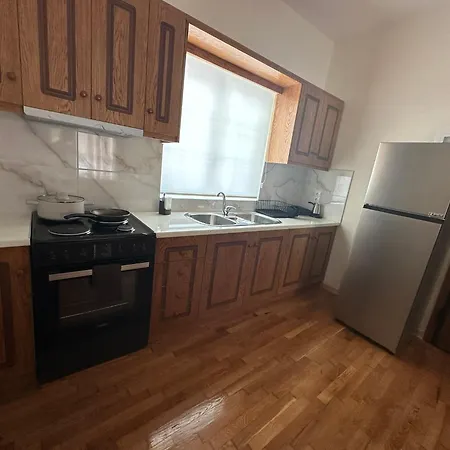 Eliasnest λητώ Leto - άνετο 4 ατόμων με 2 υπνοδωμάτια και 2 μπάνια στο κέντρο της καλαμάτας Апартаменты